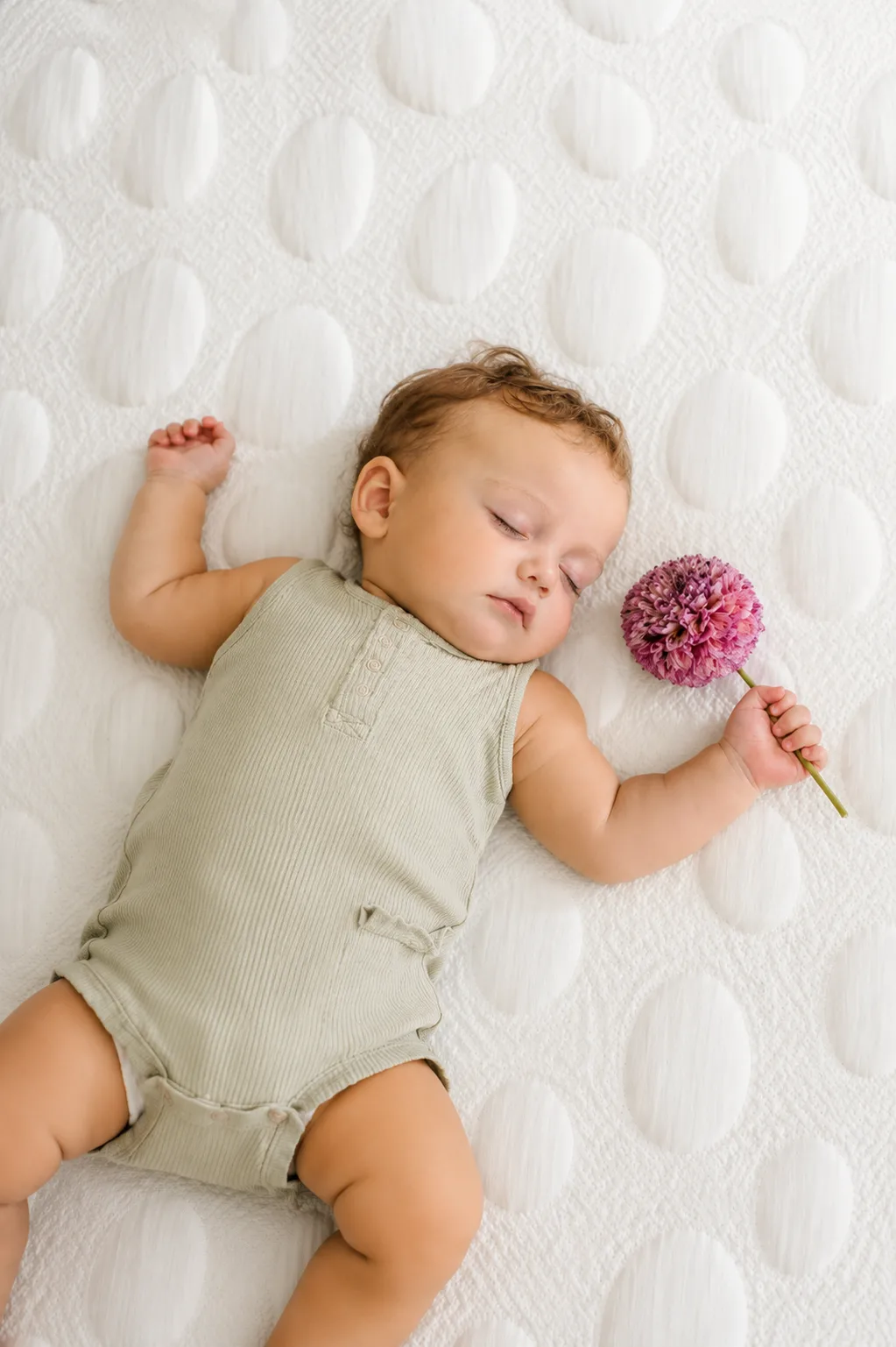How to Clean a Cot Mattress Naturally and Safely?