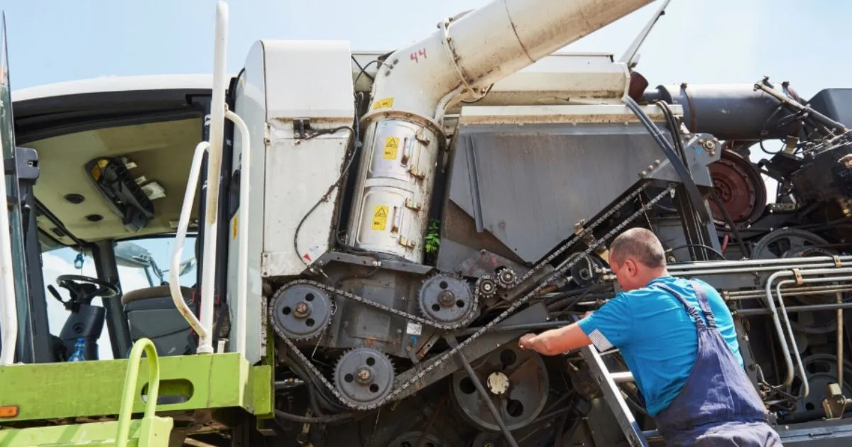 Top 7 Roadside Emergencies Truck Drivers Face and How to Handle Them Efficiently