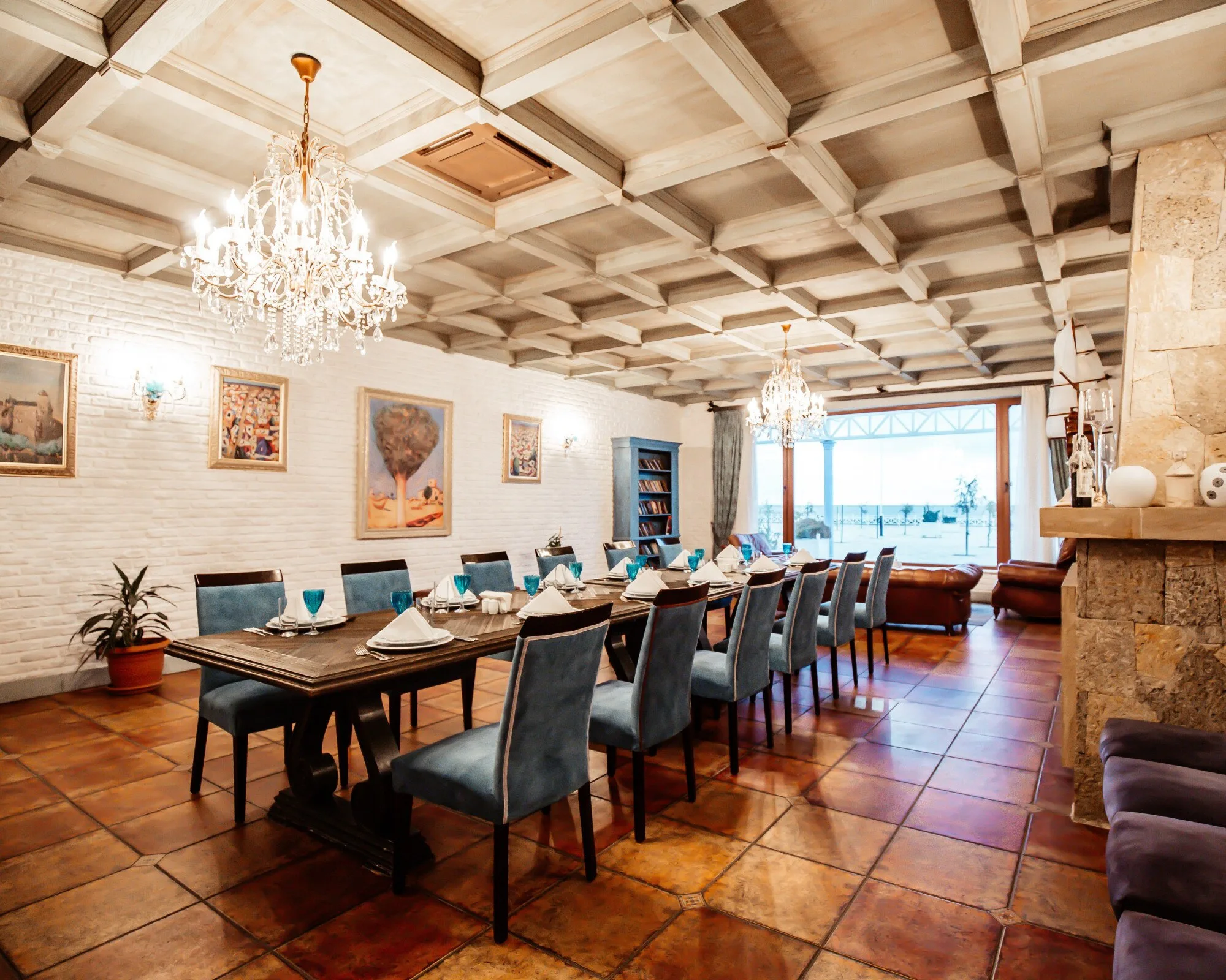 Cafe Interior Design Ideas for Small and Large Spaces