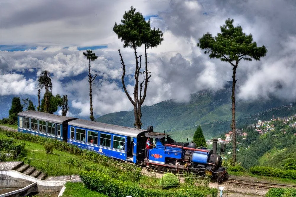 Darjeeling for Couples: Discover Scenic Escapes for a Dream Honeymoon