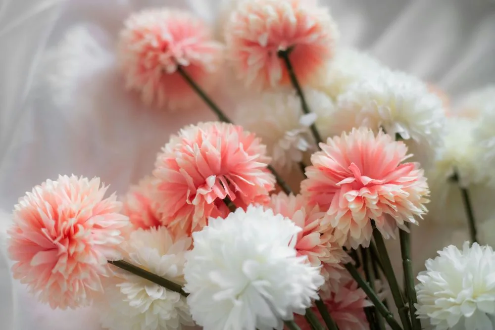 How to Arrange Faux Flowers for a Natural, Authentic Style