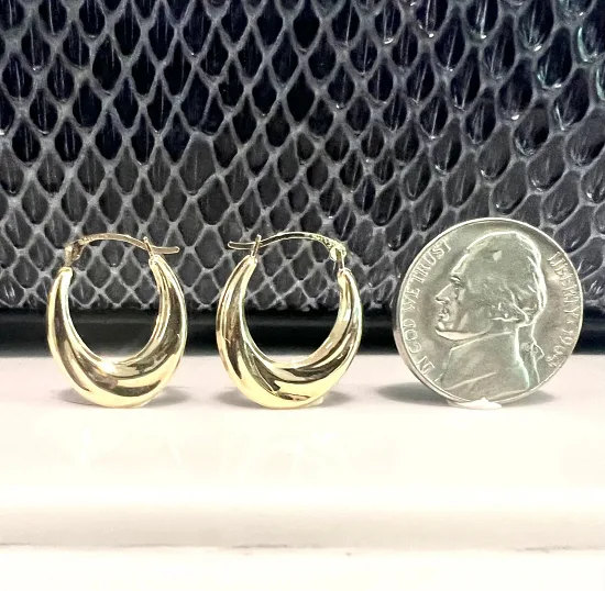 14K Yellow Gold Twist Hoop Earrings - Small Oval 3/4 Inch Swirl Hoops