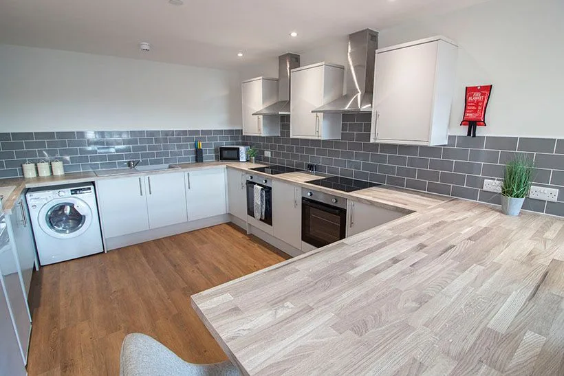 8 Bedroom Flat to Rent in Nottingham – Ideal for Students to Live Together near NTU