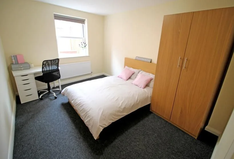 Find 3-Bedroom Student Apartment in Nottingham Close to NTU Campus
