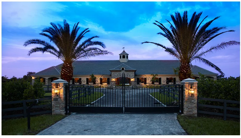 How Stucco Repair and Painting Contractors Spot Damage