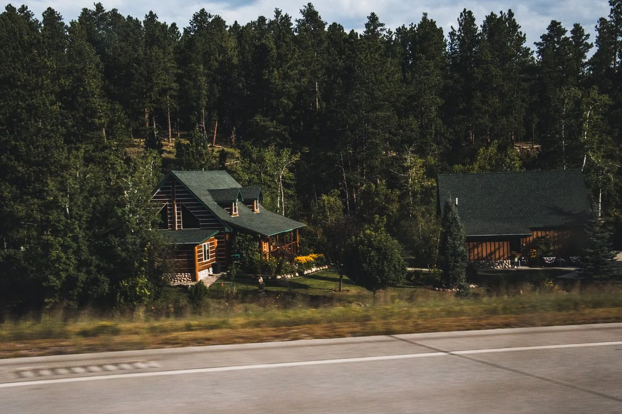 What to Look for When Booking a Luxury Cabin Rental in a Popular Mountain Destination