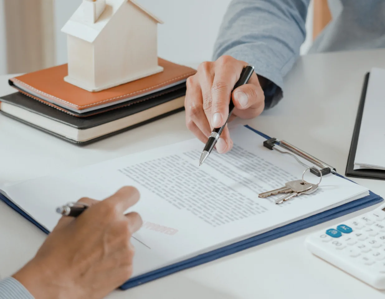 How to Buy Home Before Selling Yours in Seattle For The First-Time