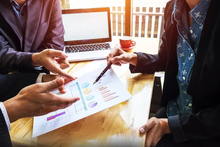 B2B Survey Panels vs Consumer Panels: Which of These Two Delivers the Most Reliable Data?