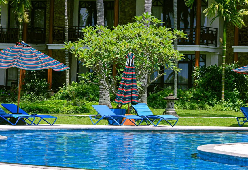 Pressure Wash Services in Miami: How to Remove Algae, Mold, Dirt, and Stains