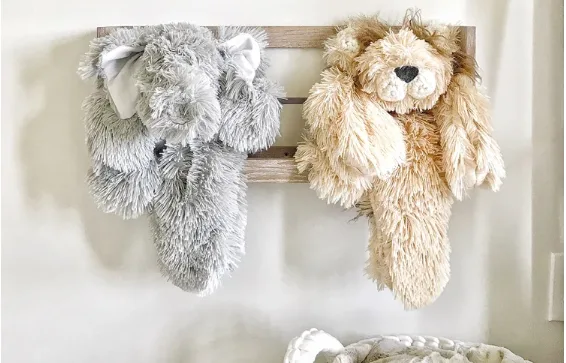 How Can You Use Safari Animal Rugs, Wall Mounts, Blankets, and Plush Toys in a Nursery?