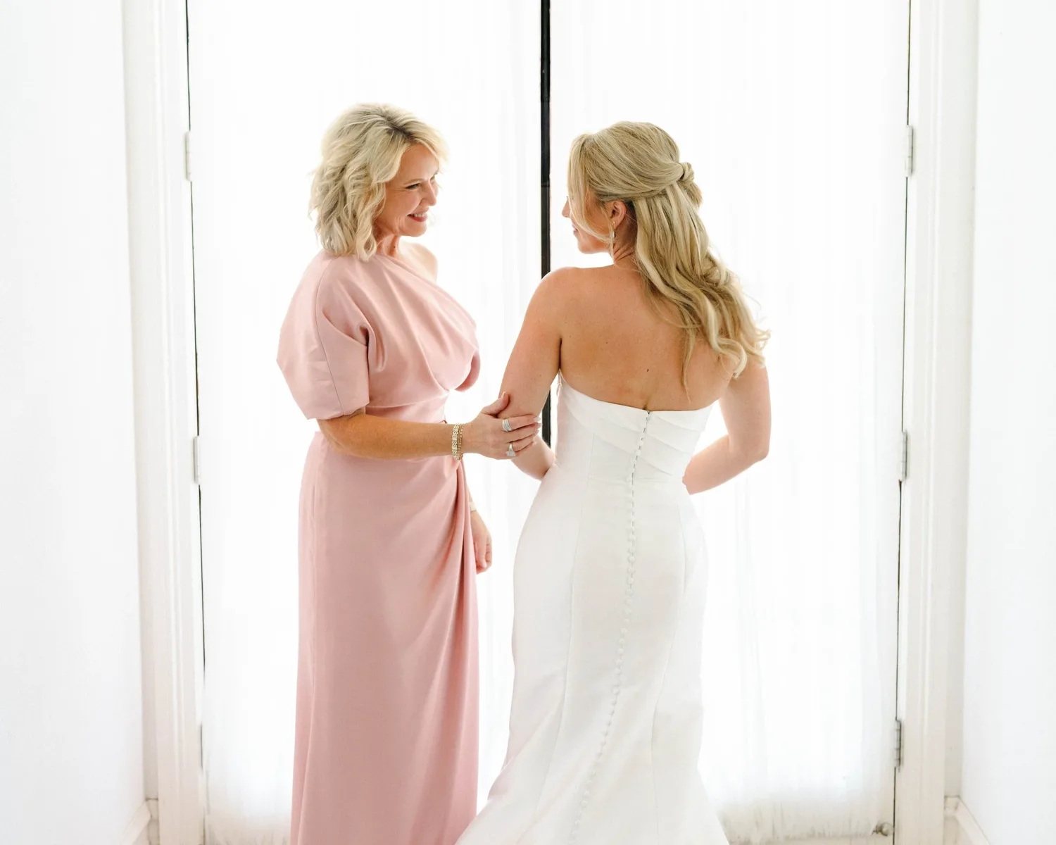 What to Wear as the Mother of the Bride for a Coastal Celebration