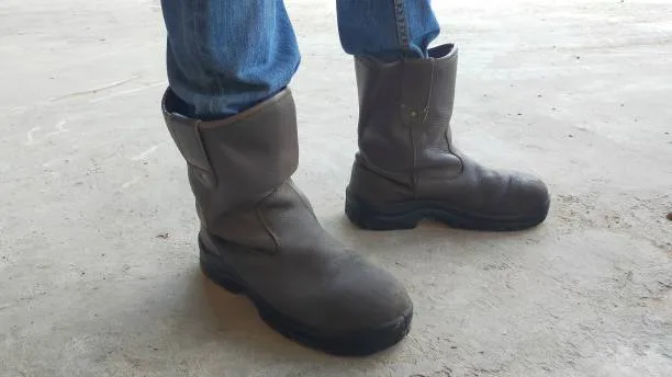 Pull-On Boots for Construction Workers: Pros and Cons