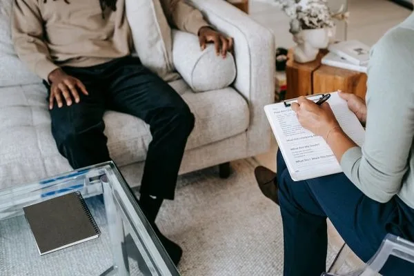 How to Choose the Right Couples Therapist in Florida for Your Relationship?