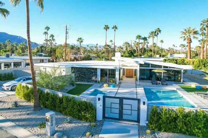How Early to Book a Luxury House Rental in Palm Springs