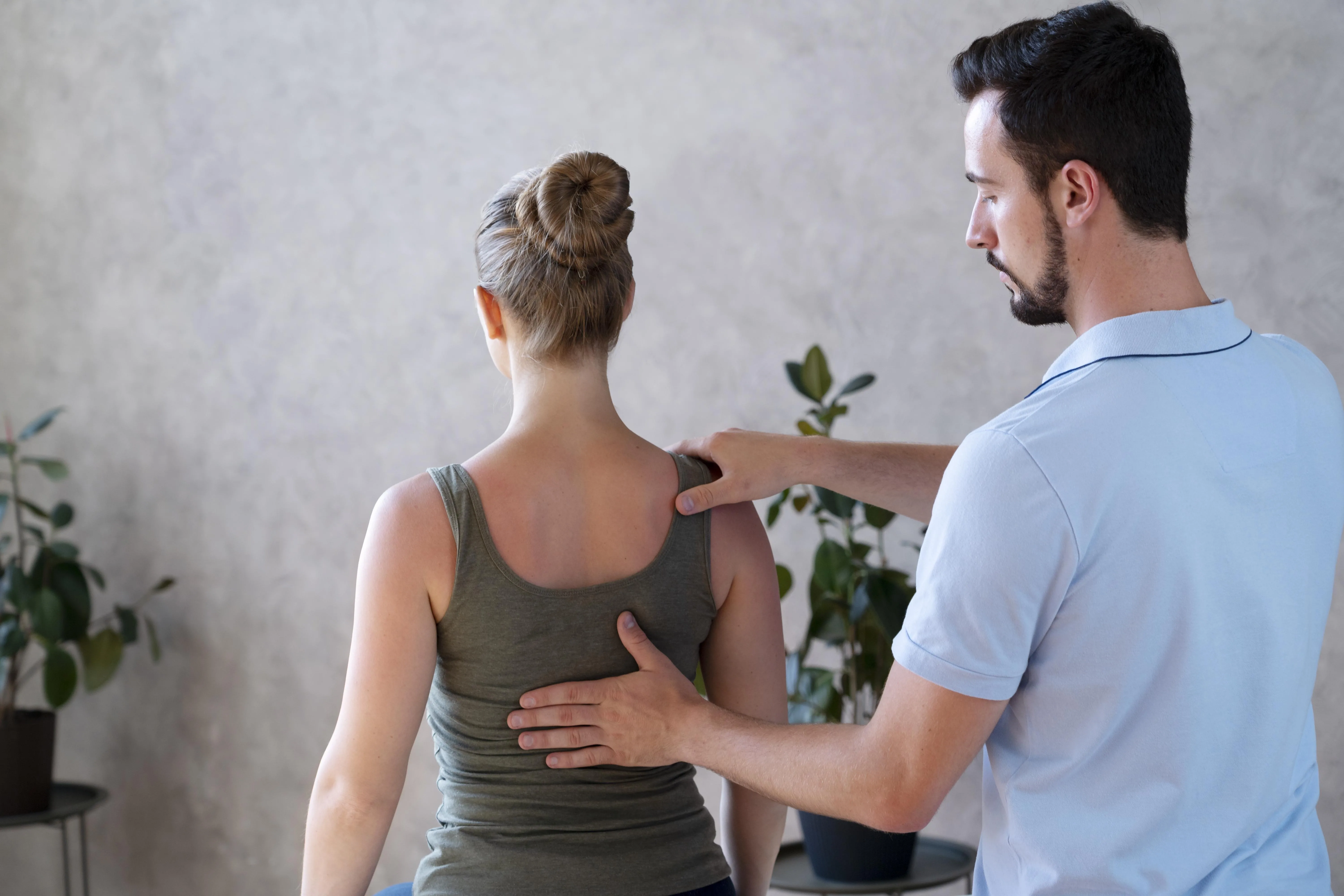 Why Patients Prefer the Best Chiropractor in Delhi for Long-Term Pain Relief