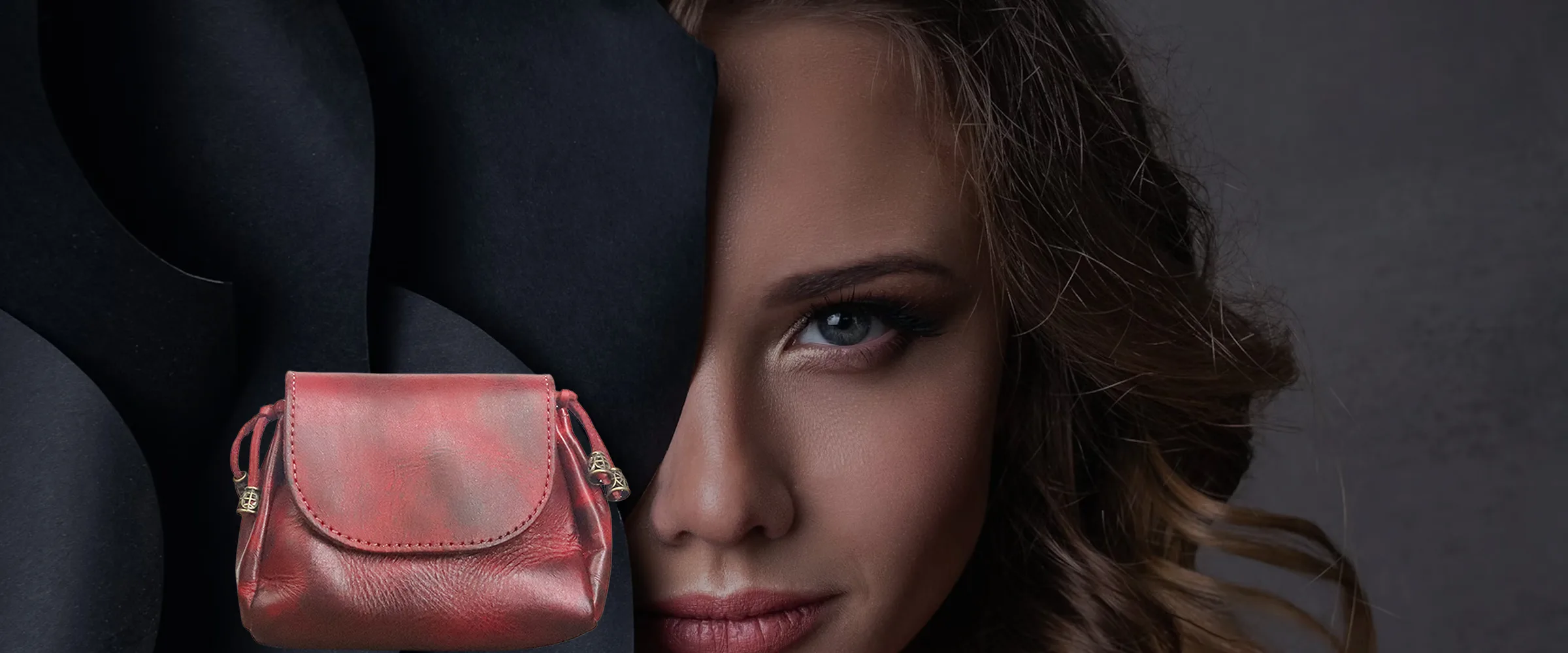 Why JIMUTO’s Vegetable-Tanned Leather Clutch Is More Than a Small Accessory?