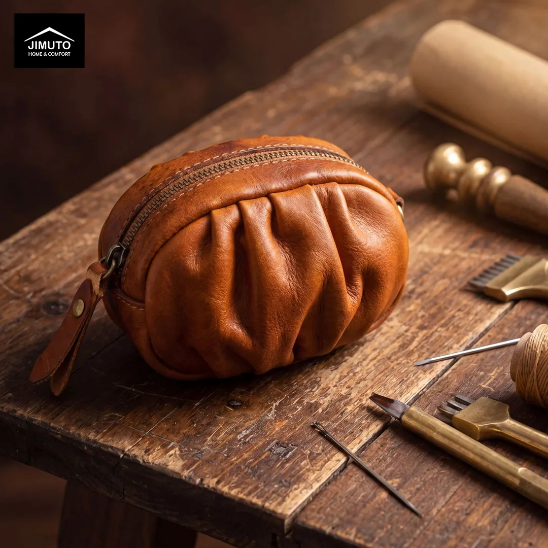 Vegetable-Tanned Leather Vintage Wrinkled Pouch: A Small Accessory with Timeless Character