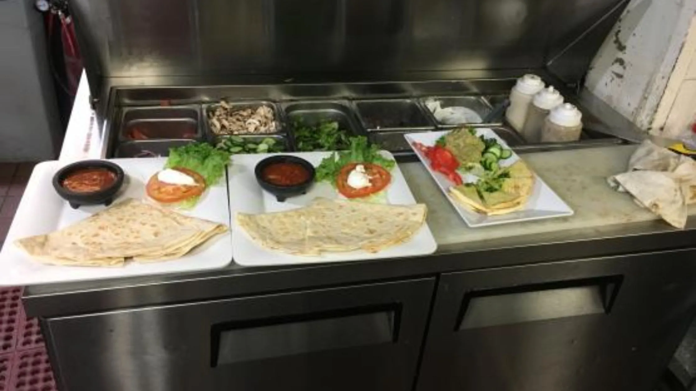 How to Keep Your Salad Bar Running Smoothly During Peak Hours