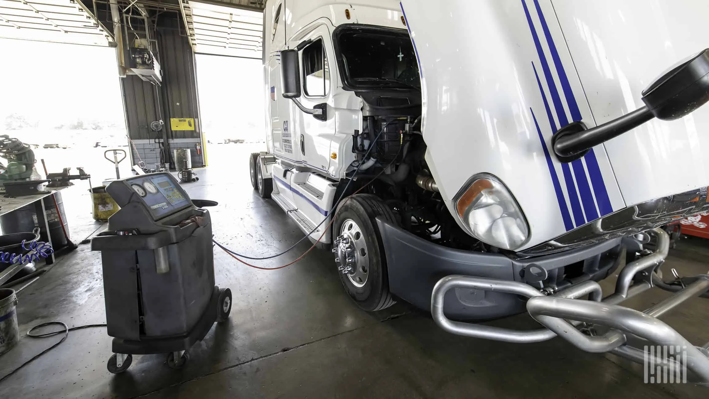 Diesel Diagnostic Tools vs. Dealer Service: When Should You Take a Commercial Truck to a Dealership?