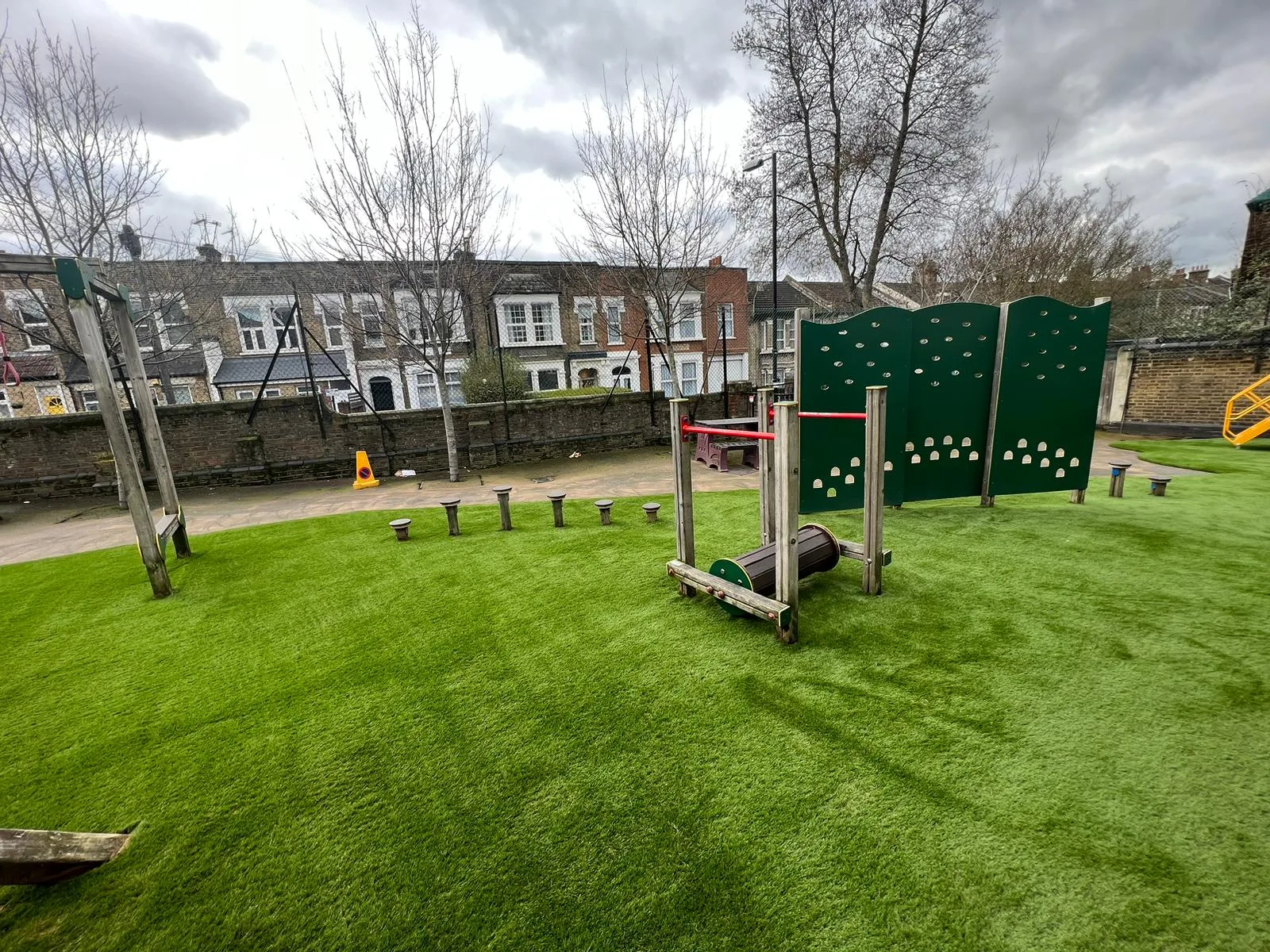 Artificial Grass in North London: What You Need to Know Before You Buy