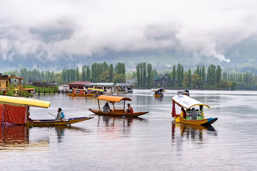 Kerala Honeymoon Package: Munnar, Thekkady & Alleppey in 5 Days