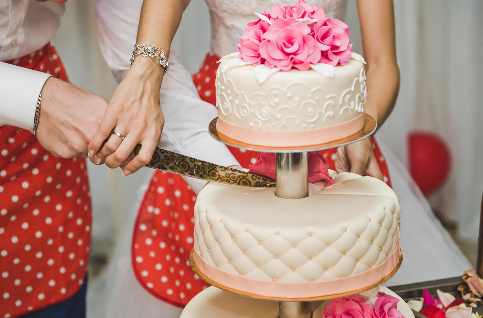 Who Makes the Most Stunning Custom Wedding and Birthday Cakes in St. Pete?