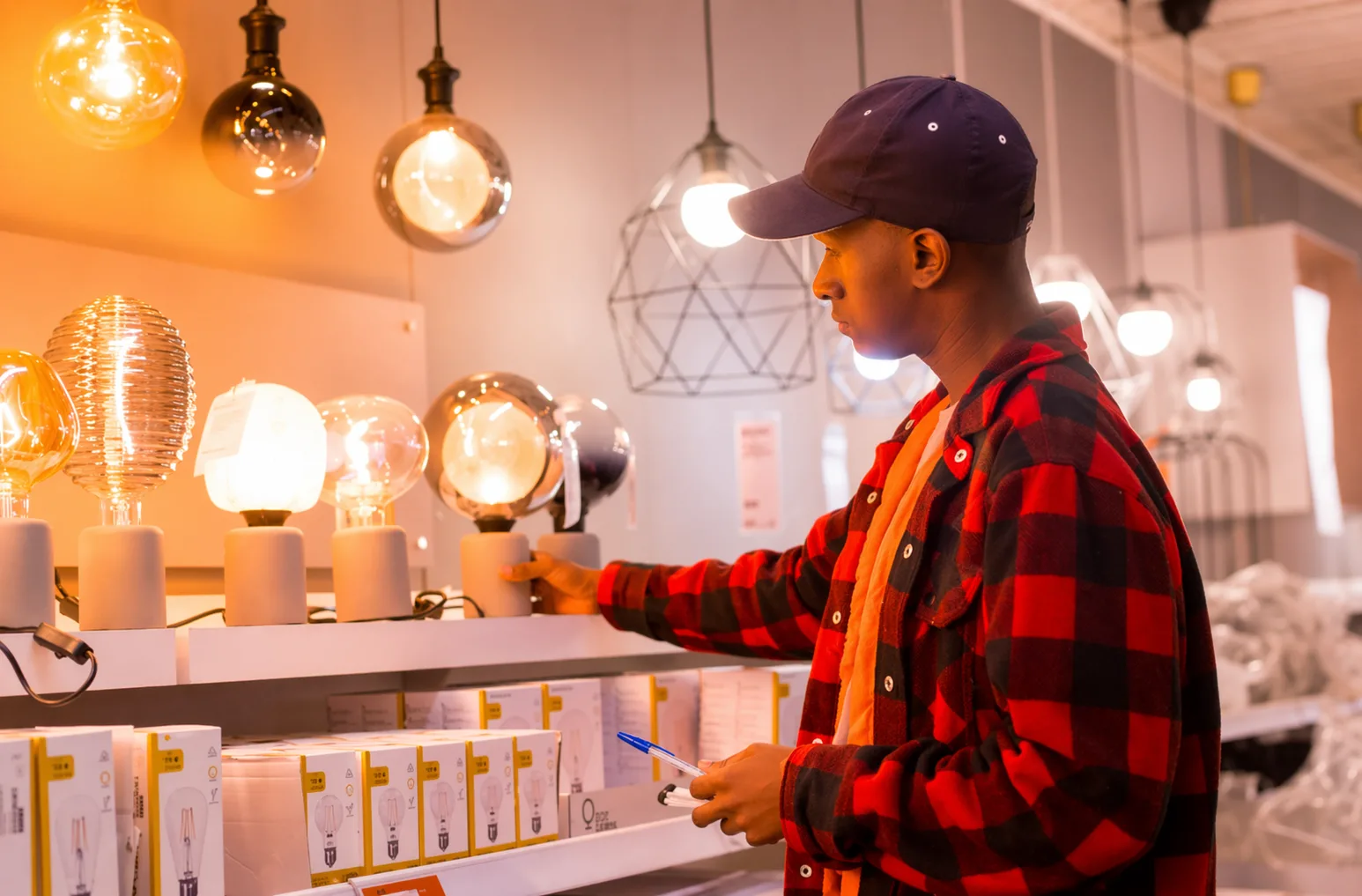 How to Choose the Best Energy-Efficient Lighting for Your Brampton Home