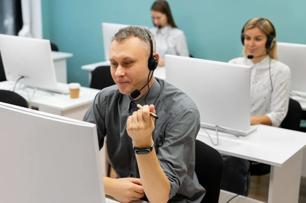 Outbound Contact Center Solutions: Compare Providers, Costs & Performance Metrics