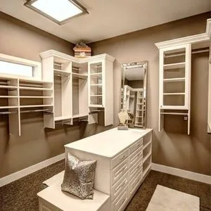 Which Features Should You Prioritize When Choosing Walk-In Closet Systems?