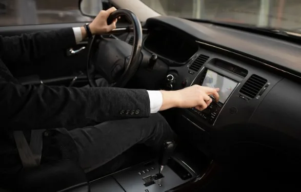 Comparing Luxury Car Transportation Services for Business vs Personal Travel