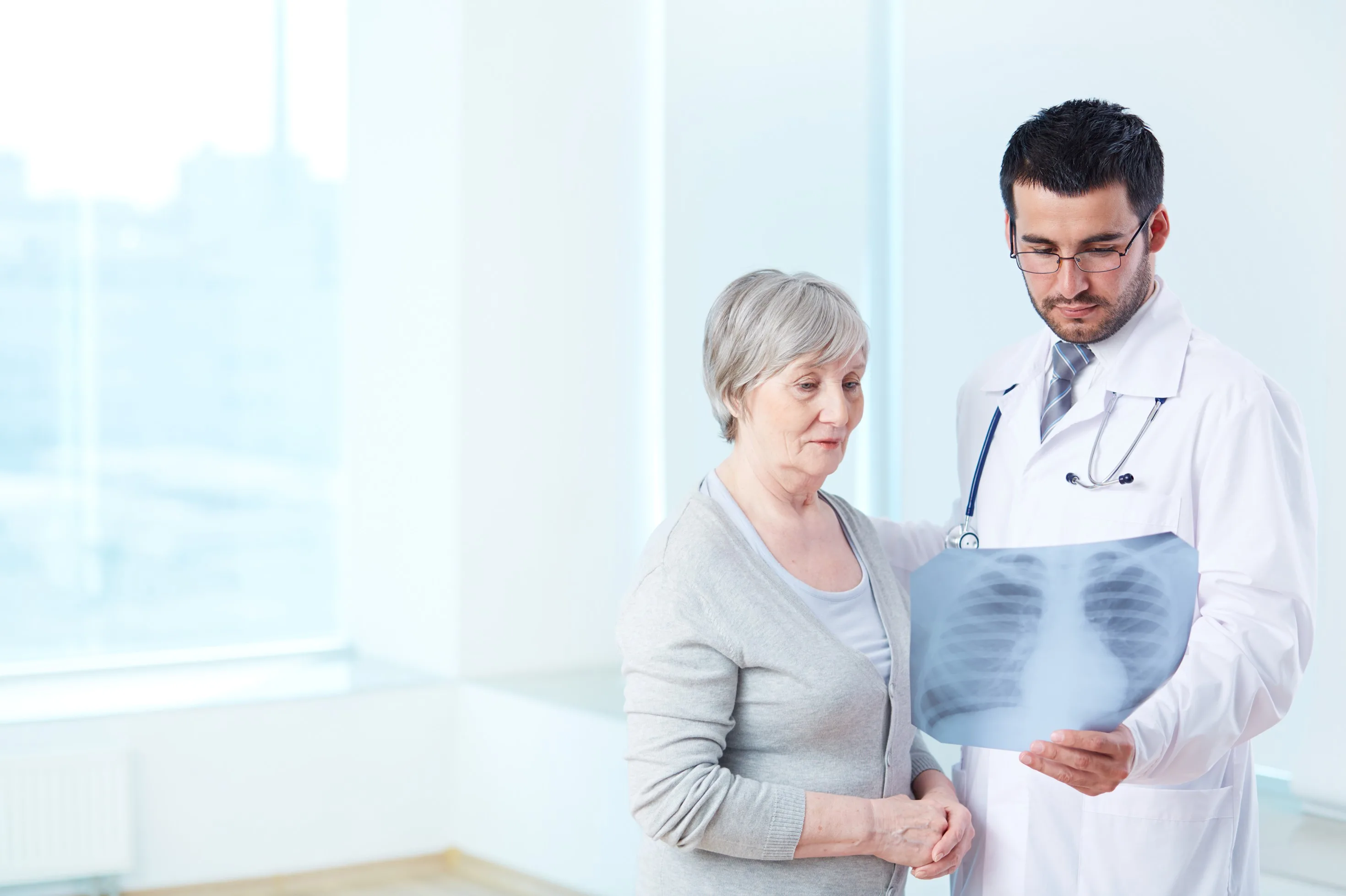 5 Questions to Ask a Lung Cancer Specialist Before Starting Treatment