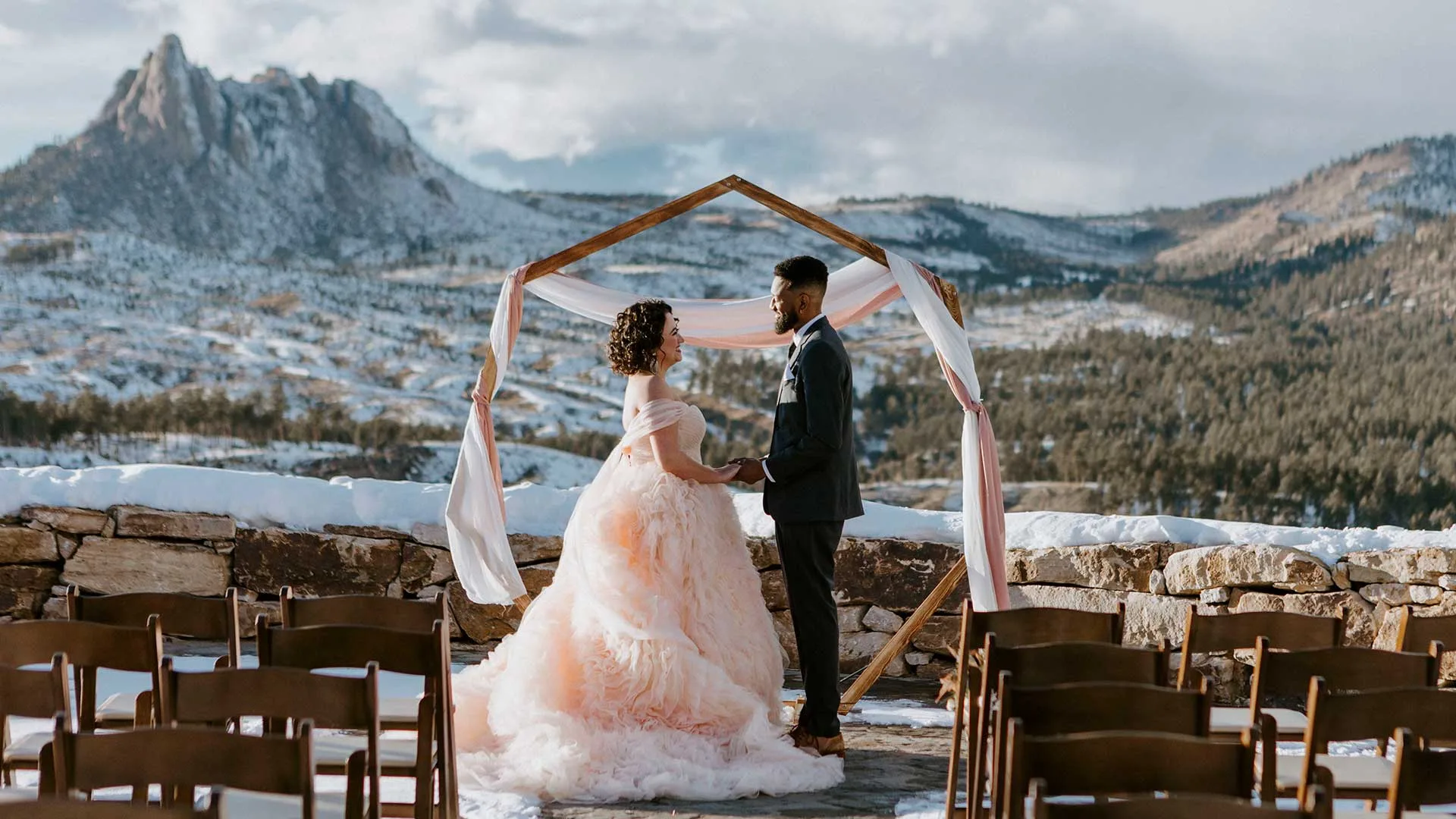 Winter Weddings: Elegant and Romantic Celebrations in the Cold Season
