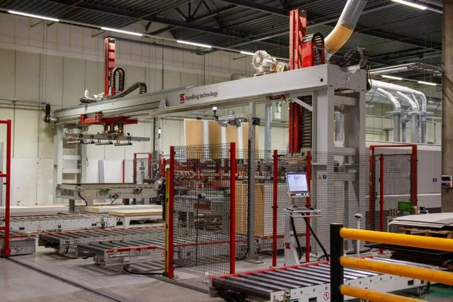 Automated Pallet Shuttle System: Improving Warehouse Storage and Efficiency