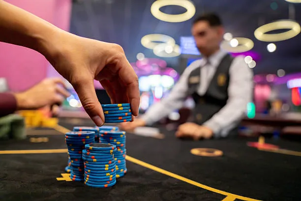 Between Buffers and Borders: The Travel Life of Online Gaming