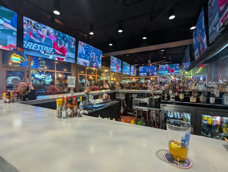 Case Study: Transforming Sports Viewing at Carolina Beach Grill & Bar with the 4KIP200 HDMI over IP Solution