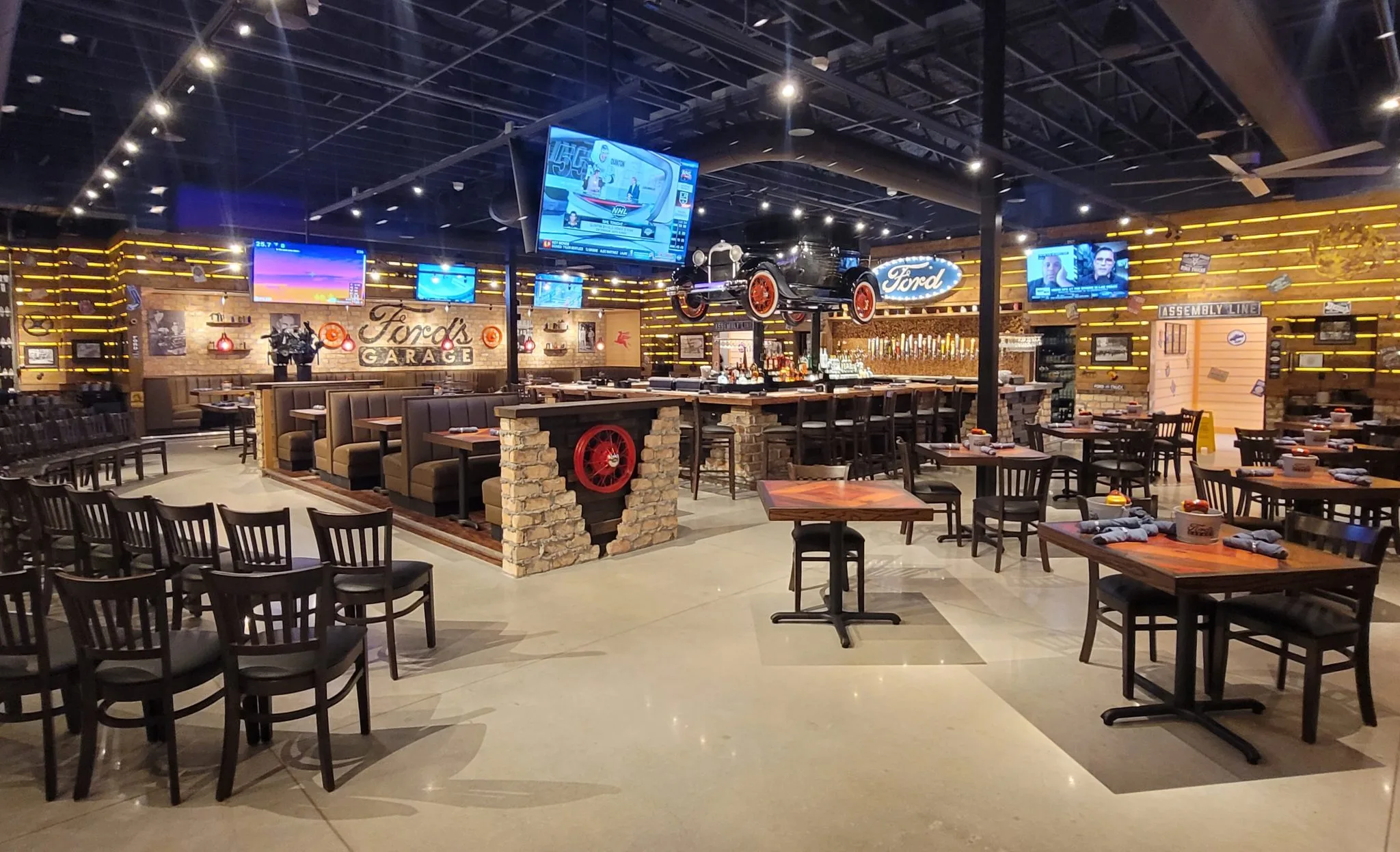 Case Study: Creating a Fantastic Audiovisual Experience in Ford’s Garage Restaurant with 4KIP200 Series HDMI over IP Solution