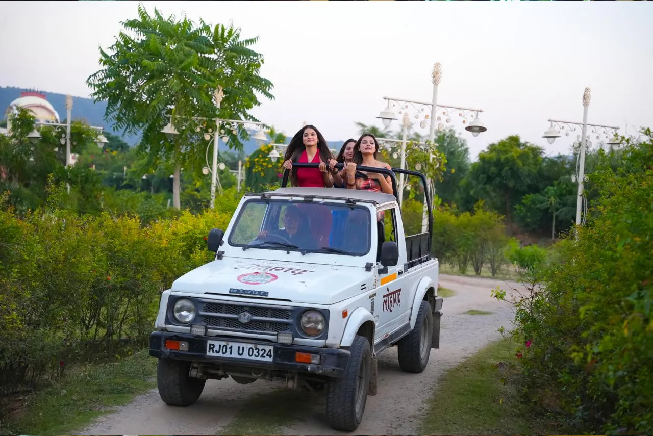 How Can Families Host Visiting Relatives in Jaipur Without Turning It Into a Stressful Home Gathering?