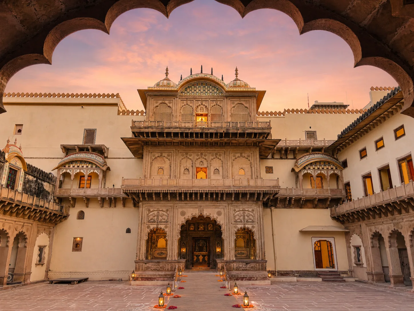 How Does Mahal Khas Palace Turn a Wedding Arrival into a Royal Welcome?
