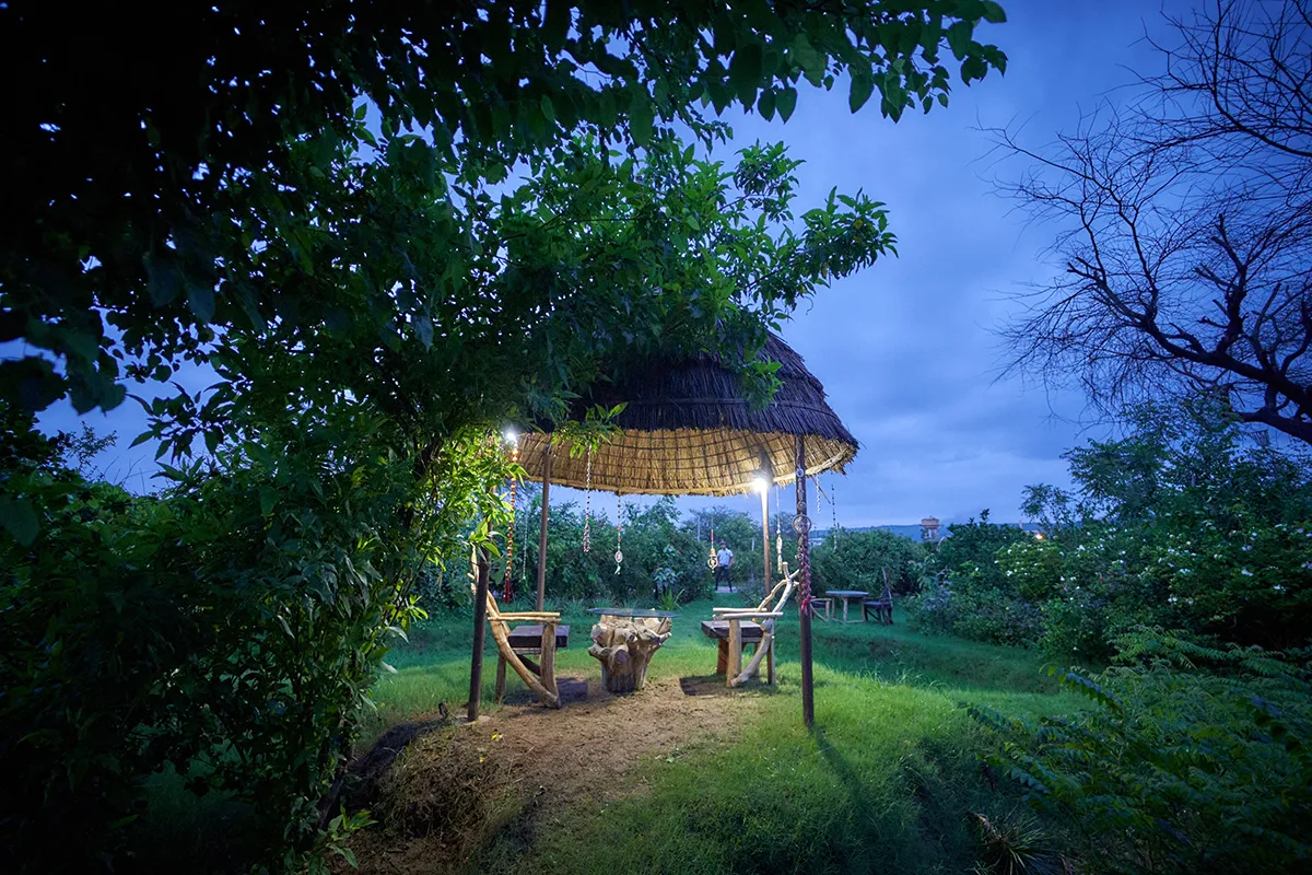 Which Day Outing Resort Near Jaipur Is Best for Children, Parents and Grandparents?