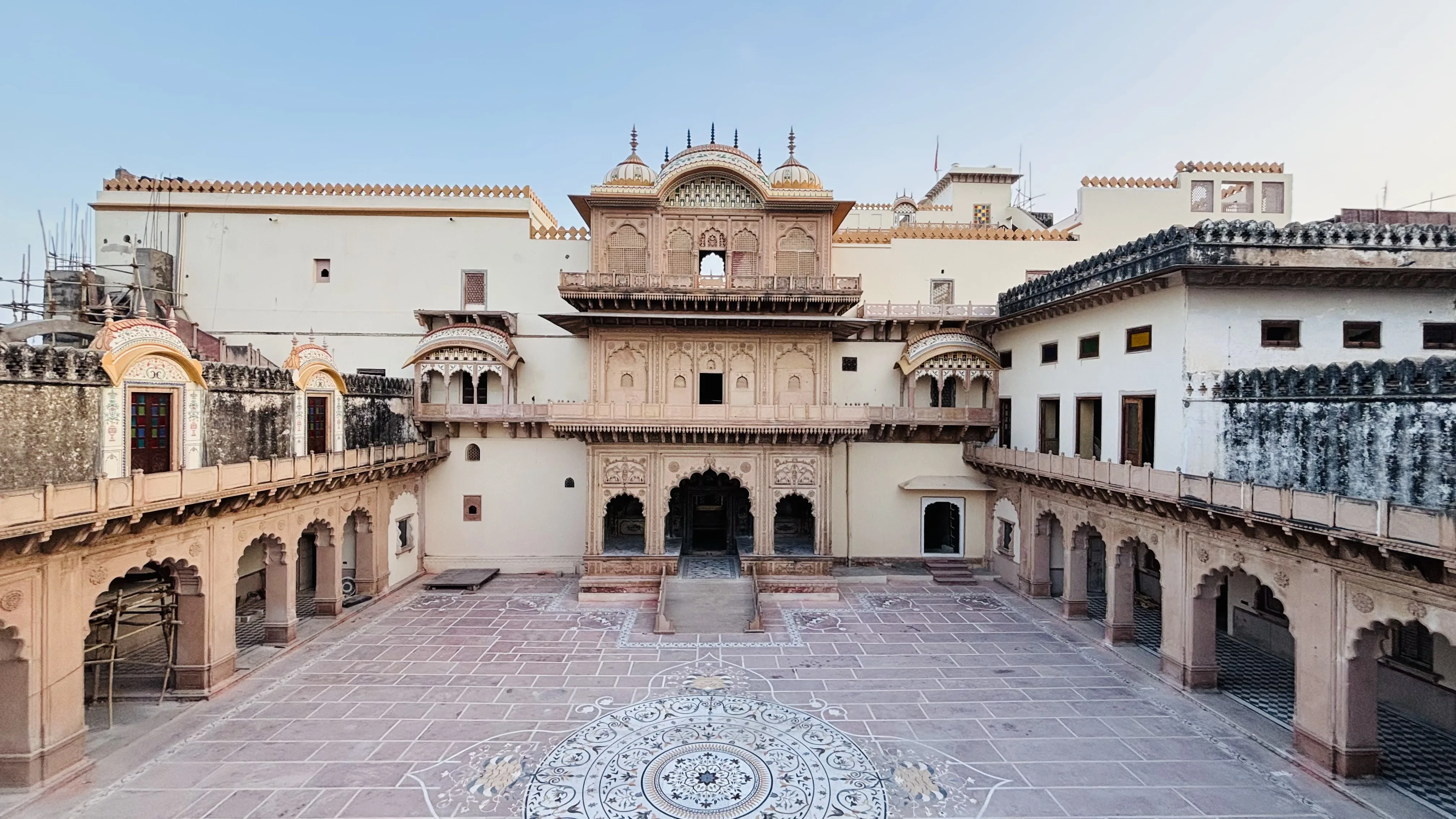 How Should a Family Choose a Bharatpur Hotel When Three Generations Are Travelling Together?