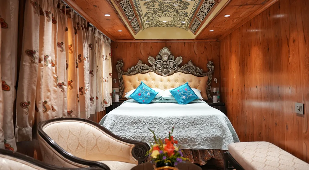 World’s Best Luxury Indian Train – Palace on Wheels