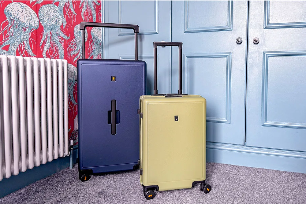 Wide Handle vs Standard Handle Luggage: What’s the Difference?