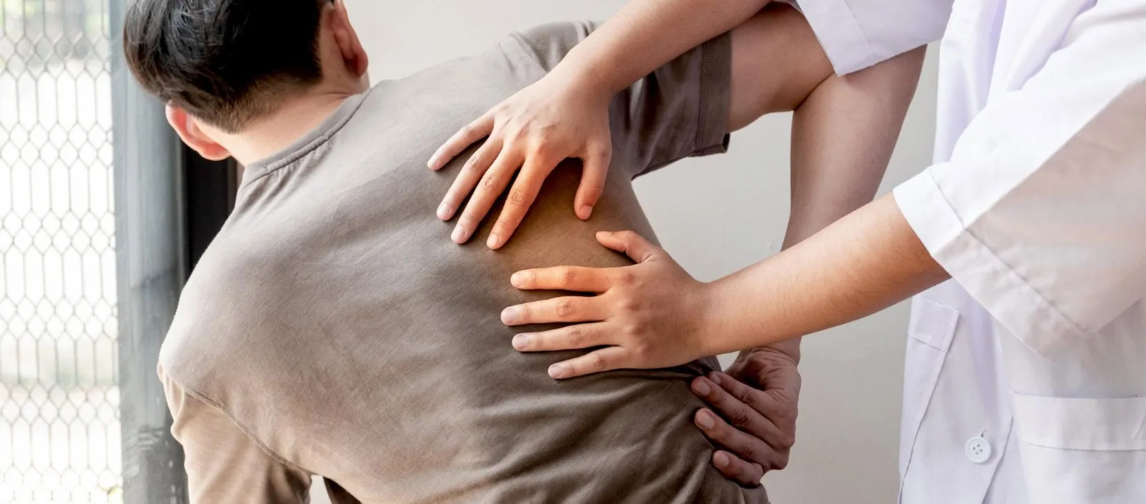 Why Gurgaon Residents Are Choosing Advanced Non-Surgical Care for Elbow, Back & Spine Pain