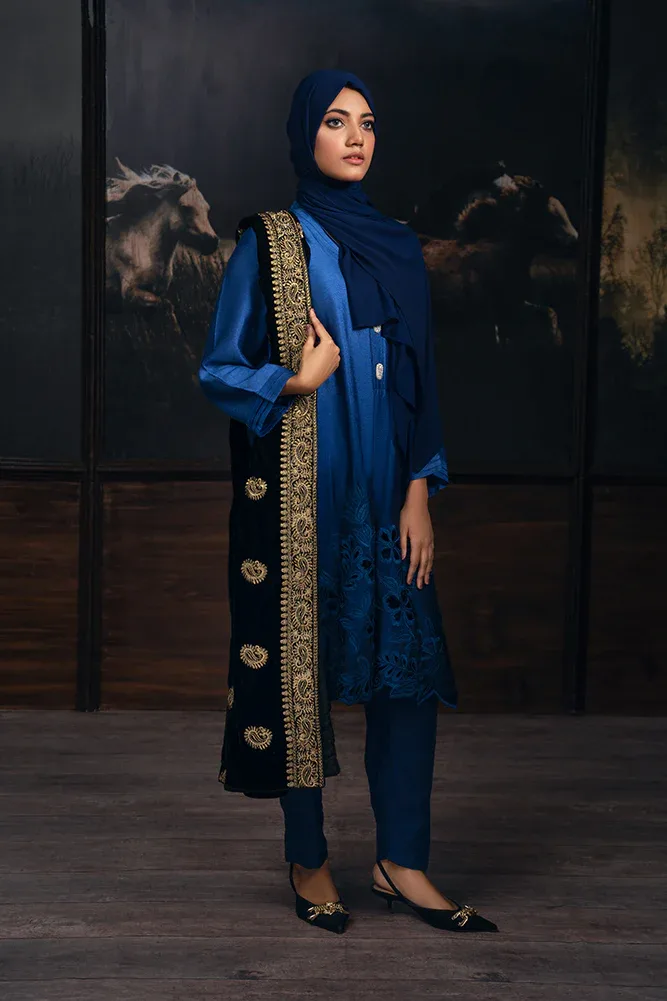 Why Pakistani Women Are Styling Traditional Pashmina Shawls With Western Outfits in 2026
