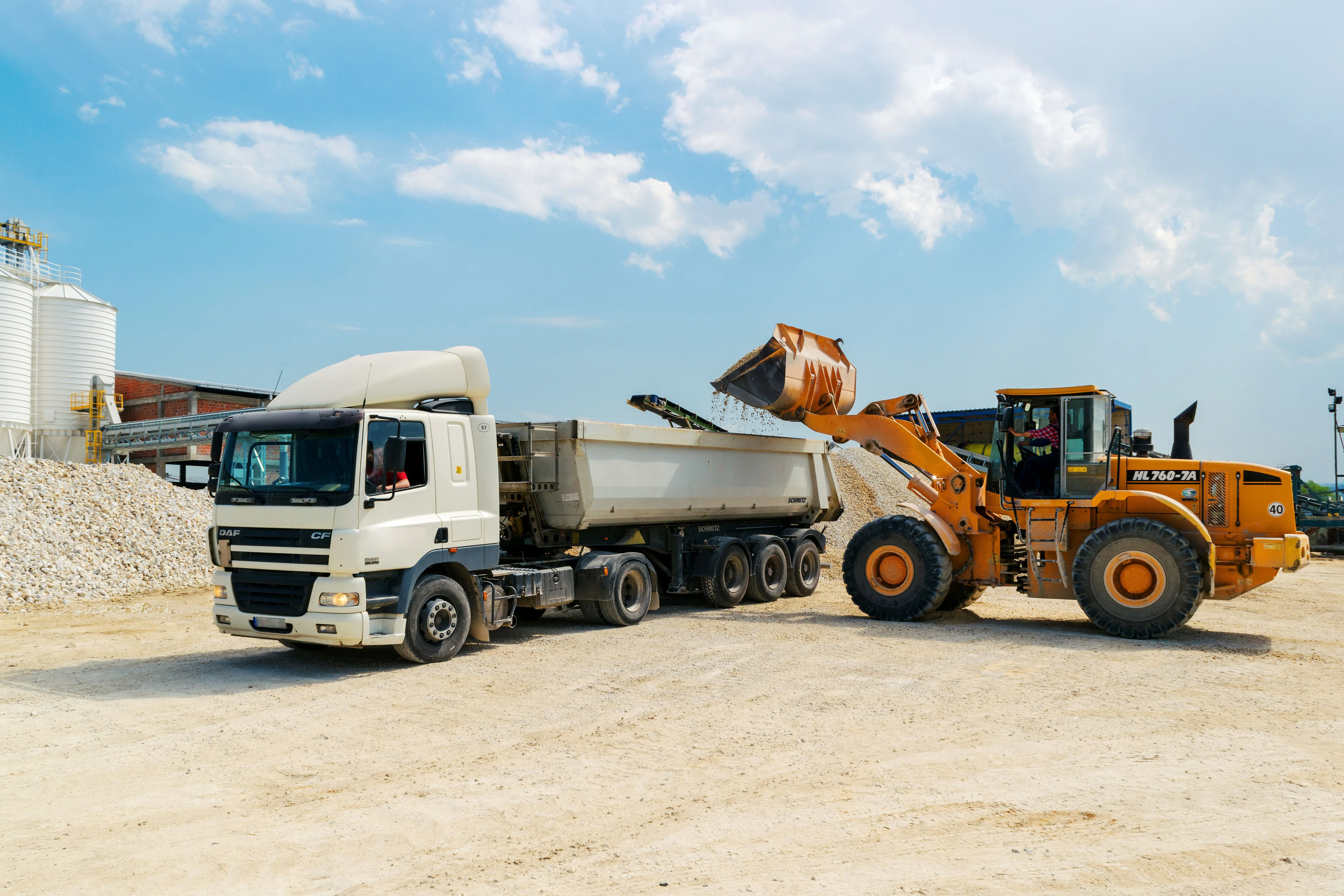 The Role of Heavy Equipment in Large-Scale Building Projects