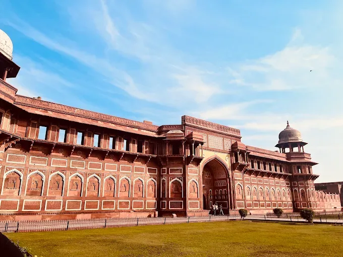 The Red Fort Agra: Must-Visit Historical Place