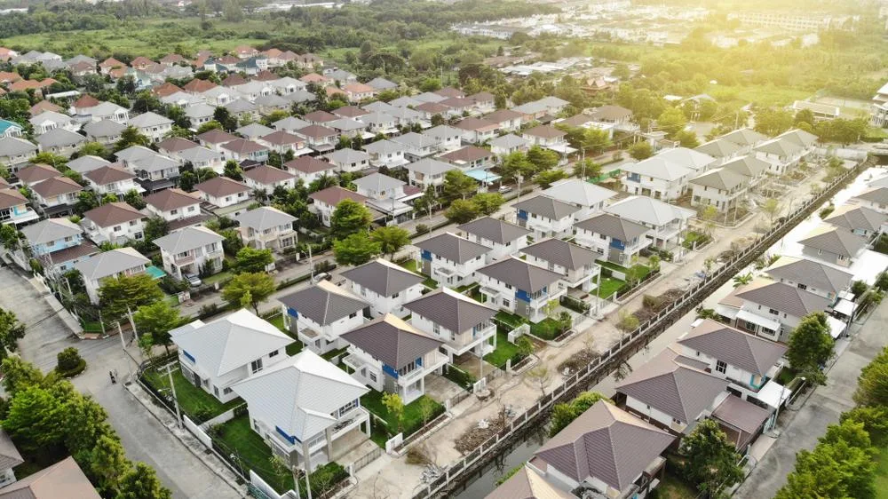 Condos for Sale in Chit Lom: Experience Luxury Living in the Heart of Bangkok