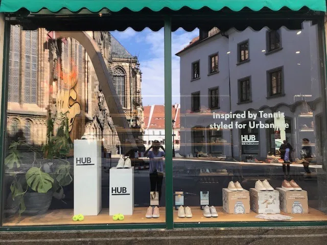 What Are the Top-Rated Cardboard Plinth Sellers for Art Galleries?