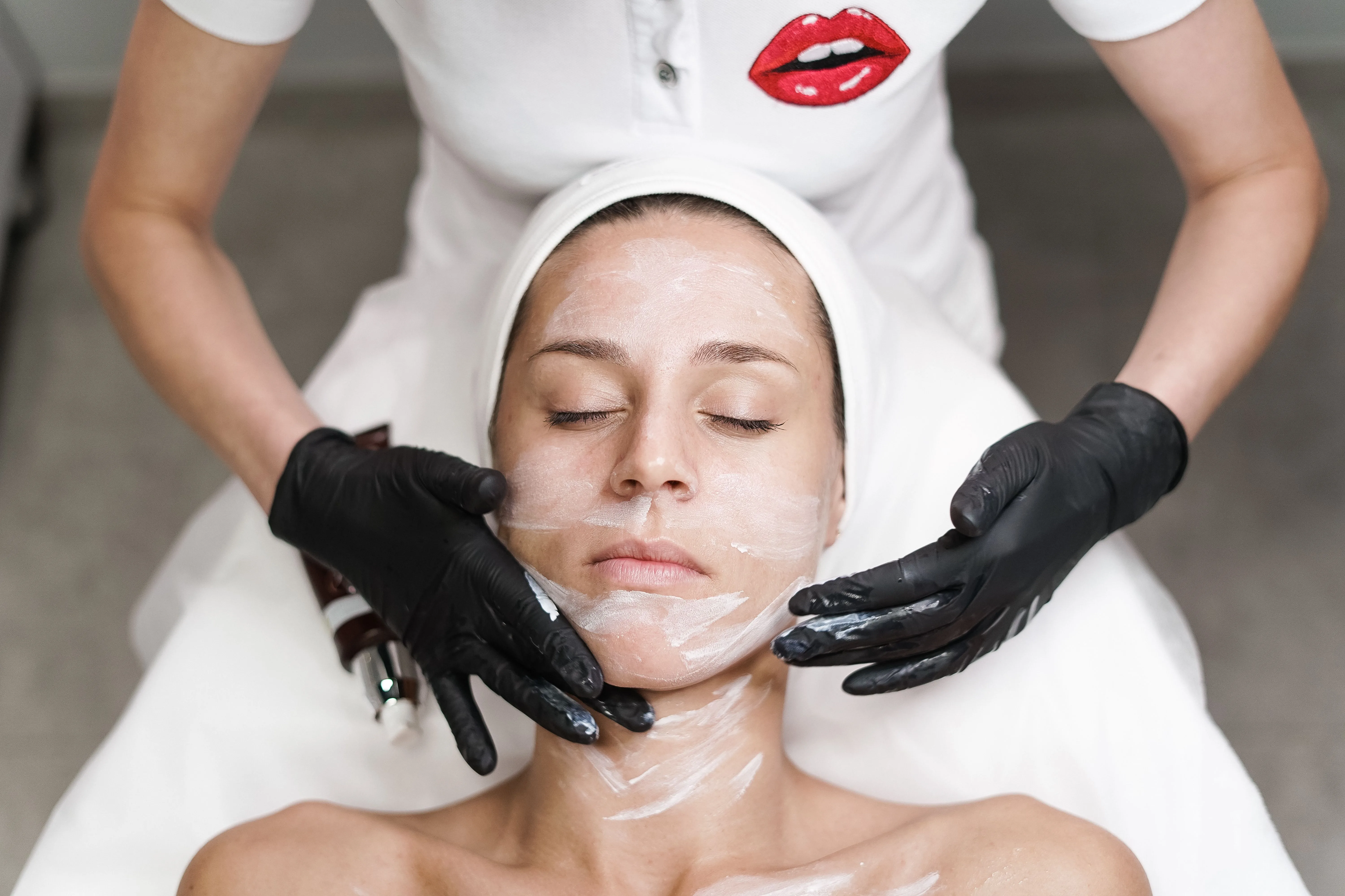 7 Benefits of Professional Guidance Before Beginning Aesthetic Treatments