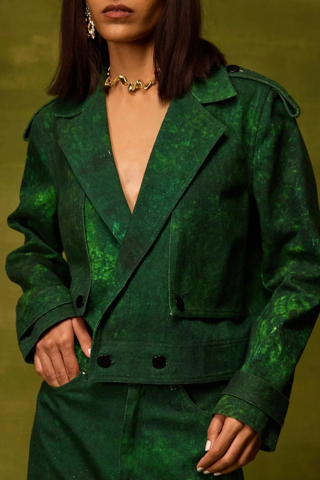 What Should You Know Before Choosing Designer Jackets for Women?